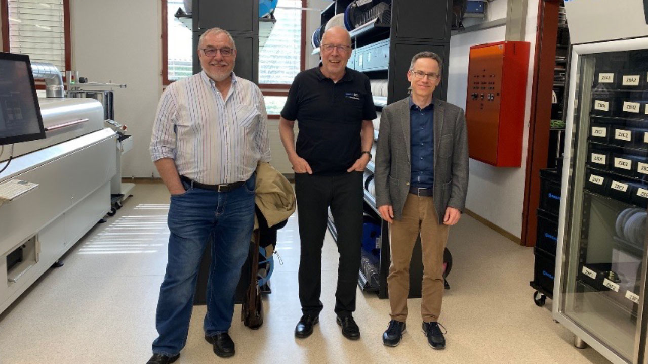 From right to left: Mr. Hardmeier, Mr. Schüpbach (Essemtec) and Mr. Kündig